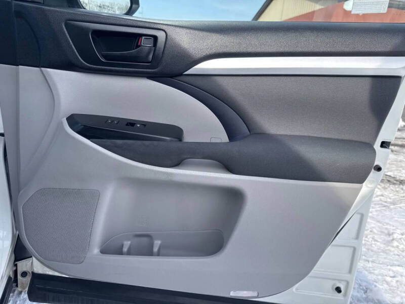 2015 Toyota Highlander LE