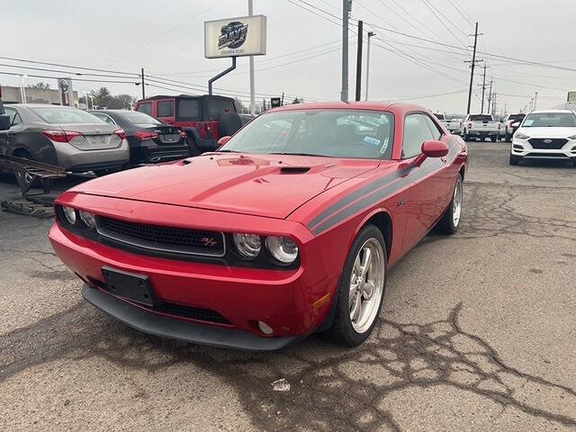 2011 Dodge Challenger R/T's photo
