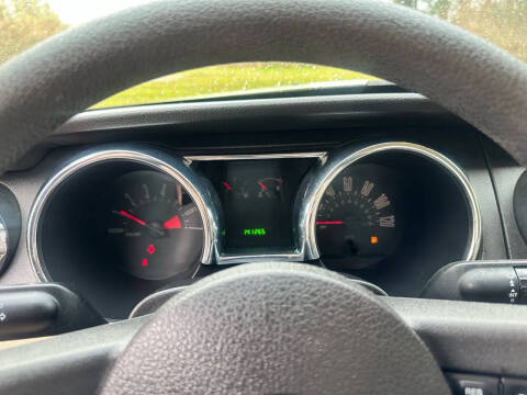 2005 Ford Mustang V6 Deluxe