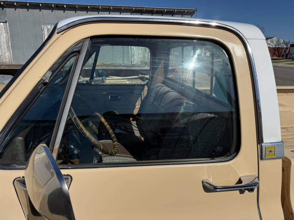 1987 Chevrolet R/V 20 Series 215