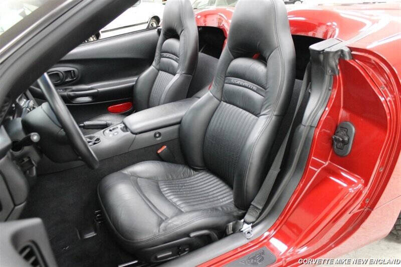 2004 Chevrolet Corvette 26