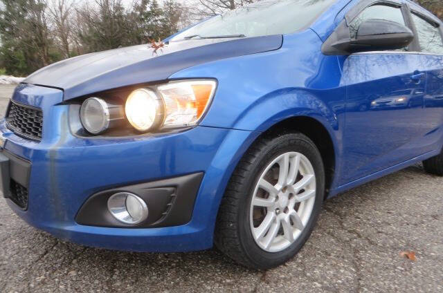 2016 Chevrolet Sonic LT photo 31