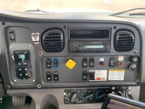 2015 Freightliner M2 106