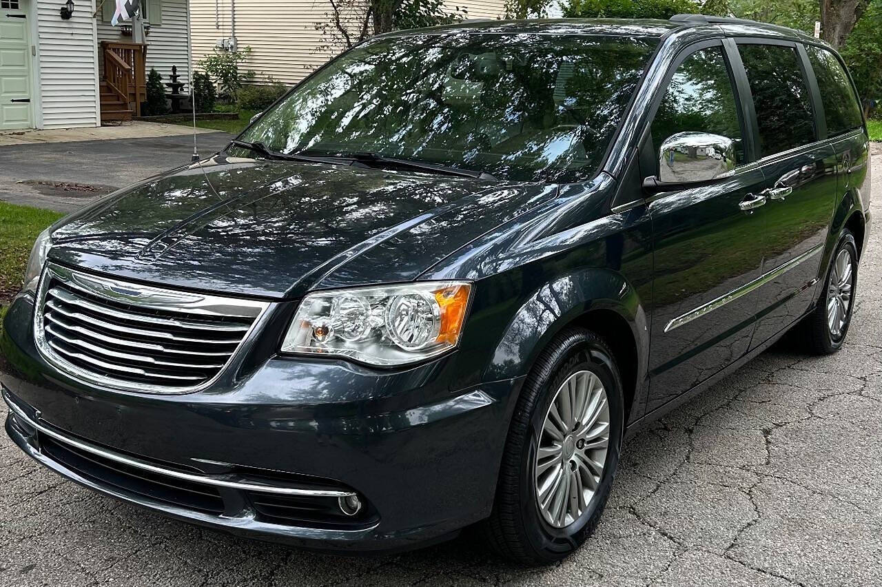 2014 Chrysler Town and Country for sale at Quality Cars Machesney Park in Machesney Park, IL