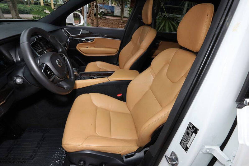 2017 Volvo XC90 T6 Momentum