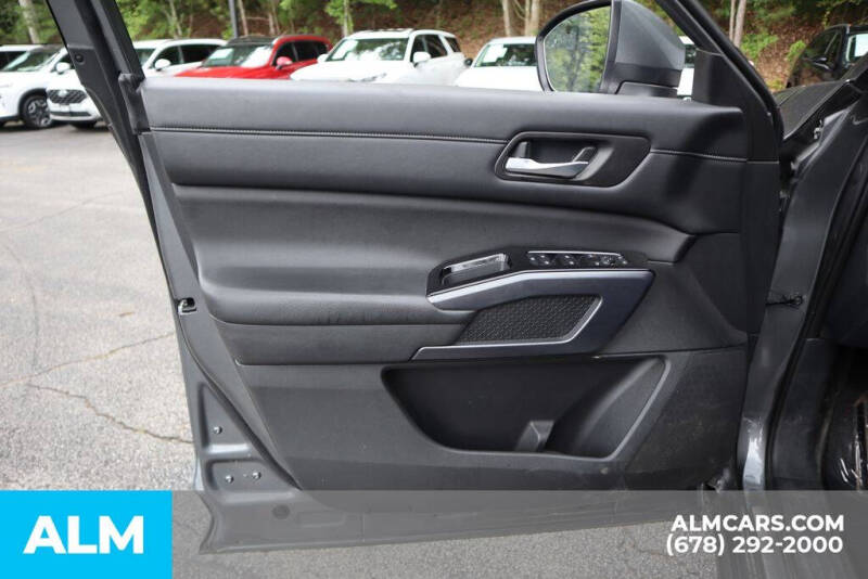 2023 Nissan Pathfinder SL