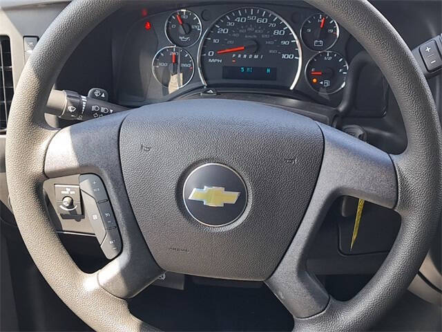 2025 Chevrolet Express 2500