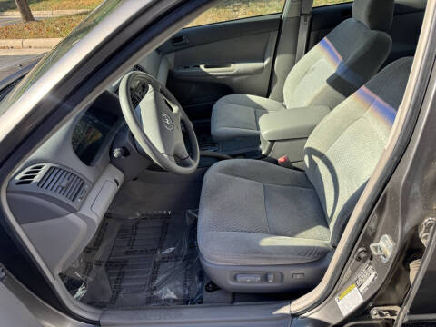 2004 Toyota Camry LE