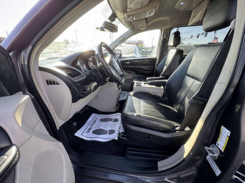 2015 Chrysler Town and Country Touring-L