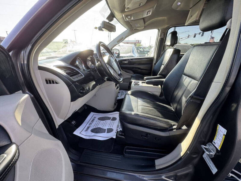 2015 Chrysler Town and Country Touring-L