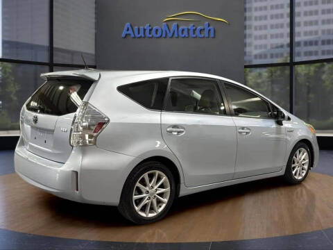 2014 Toyota Prius v Five