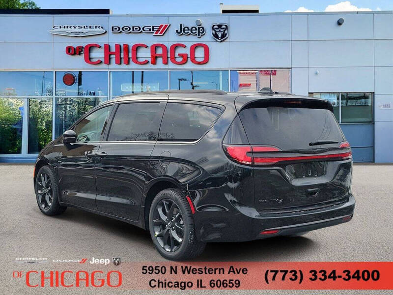 2026 Chrysler Pacifica Select