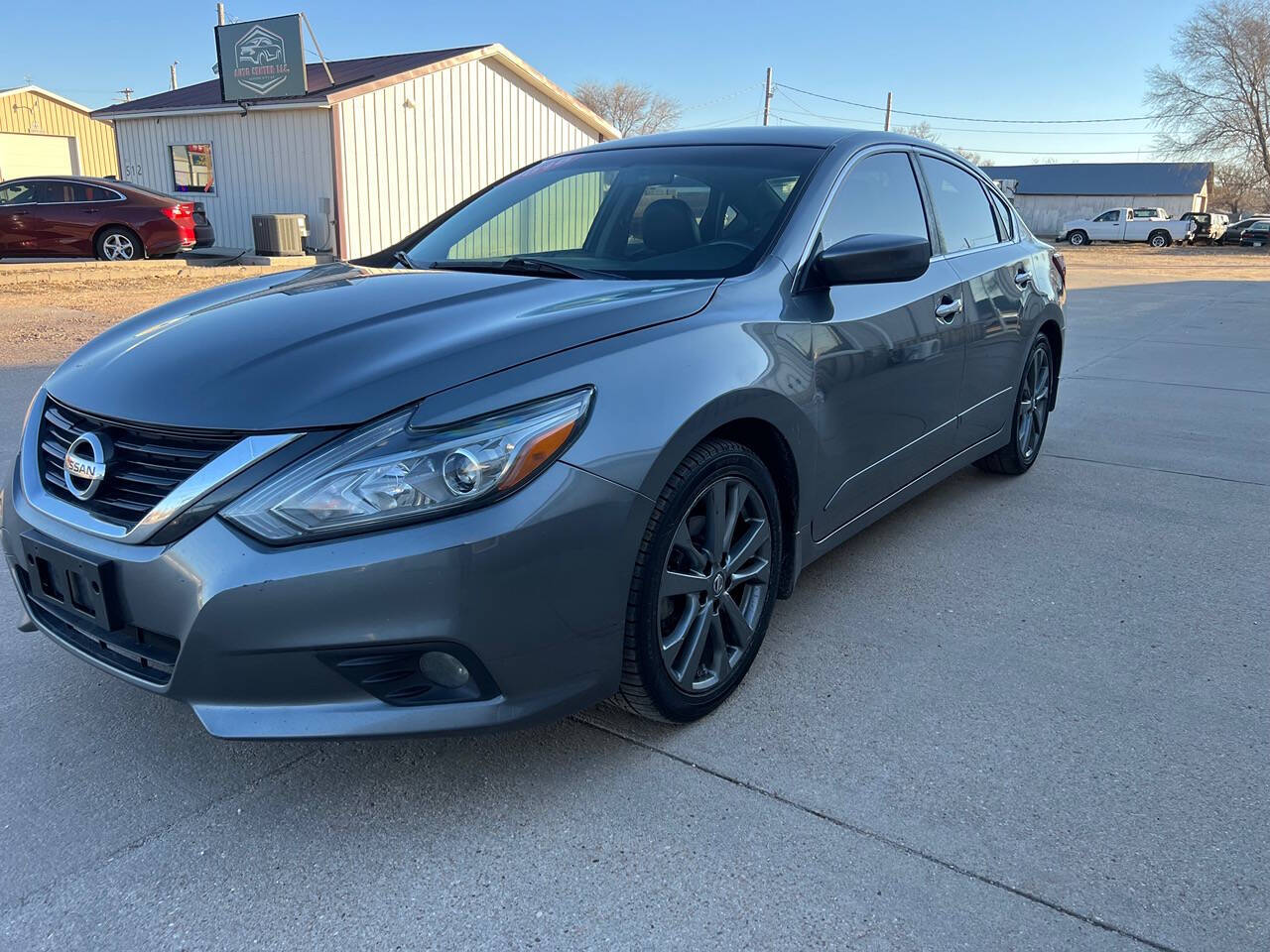 2018 Nissan Altima for sale at AUTO CENTER LLC in Garden City, KS