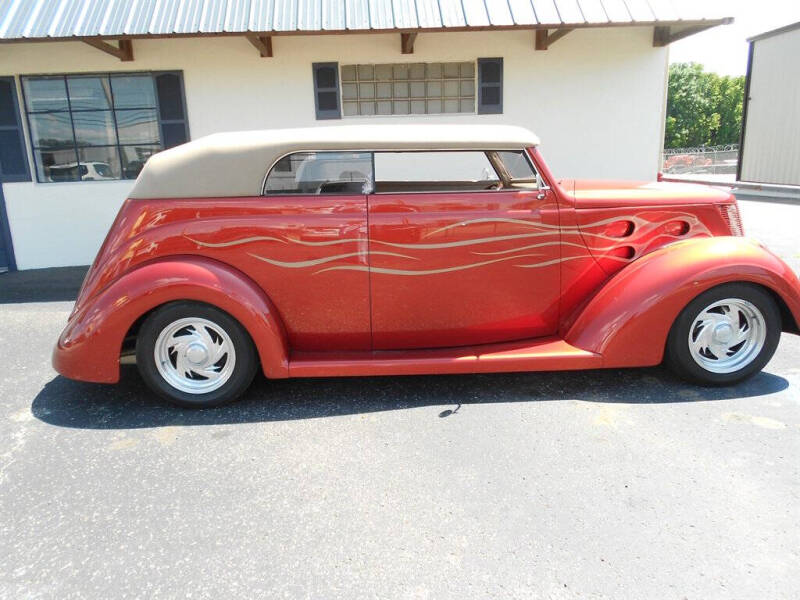 1937 Ford Custom Deluxe