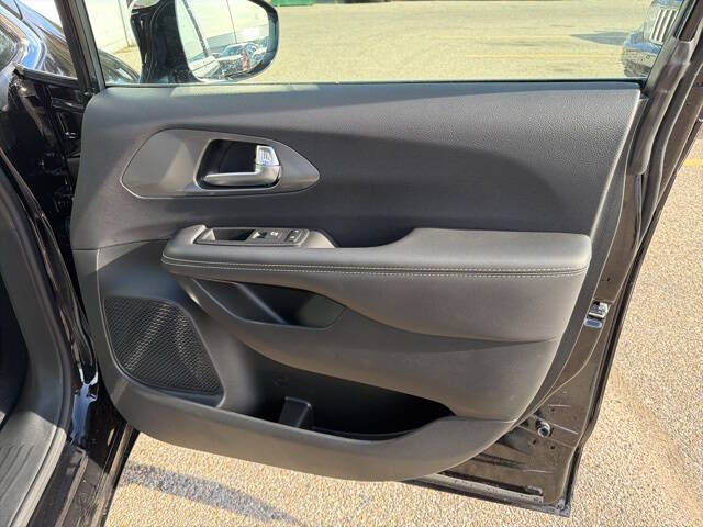 2026 Chrysler Voyager LX