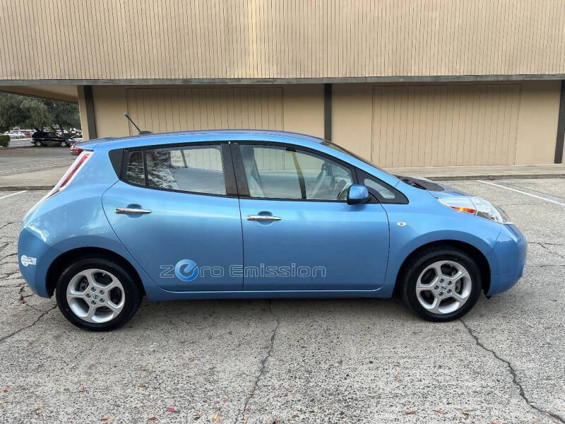 2011 Nissan LEAF SV