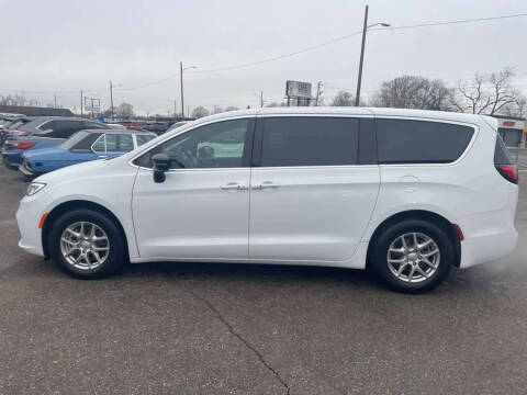 2025 Chrysler Pacifica Select