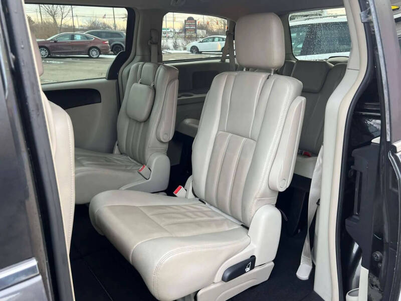 2012 Chrysler Town and Country Touring