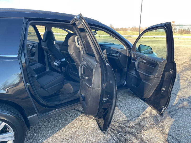 2016 Chevrolet Traverse 1LT photo 12