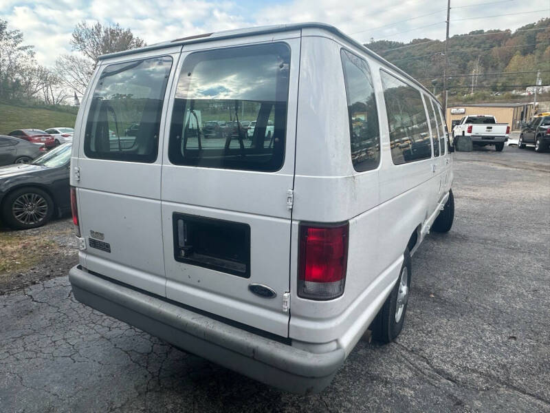 1999 Ford Econoline Wagon XL photo 7