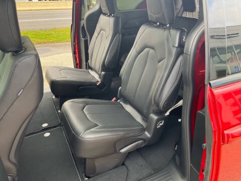 2026 Chrysler Pacifica Select