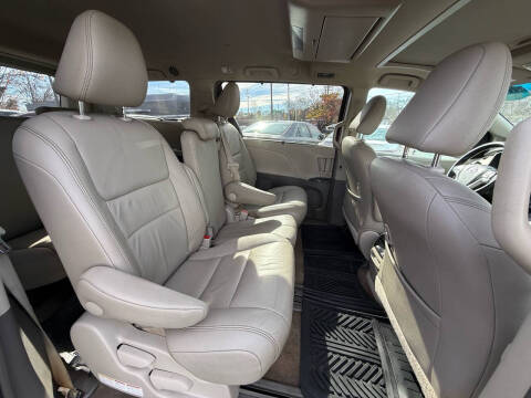 2015 Toyota Sienna XLE Premium 8-Passenger