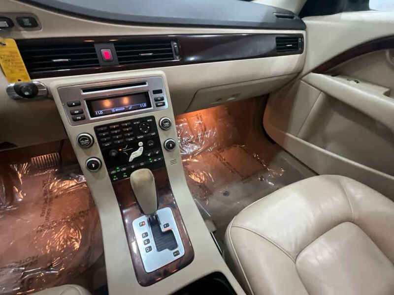 2008 Volvo V70 3.2