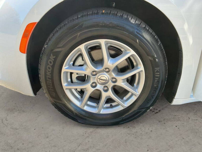 2022 Chrysler Voyager LX