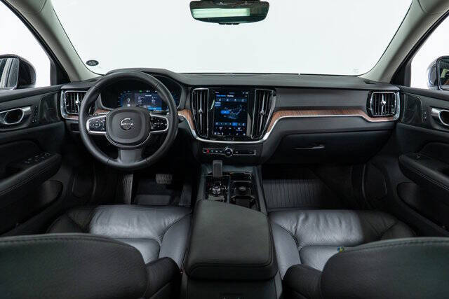 2024 Volvo V60 Cross Country B5 Plus