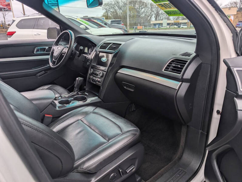 2017 Ford Explorer XLT - Photo 10