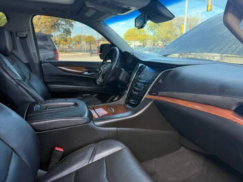 2016 Cadillac Escalade Luxury Collection