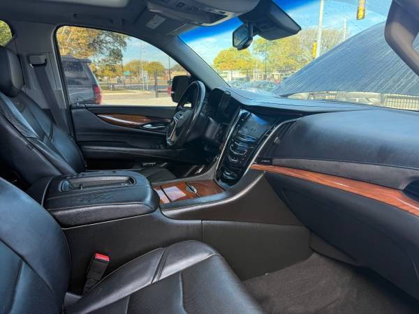 2016 Cadillac Escalade Luxury Collection