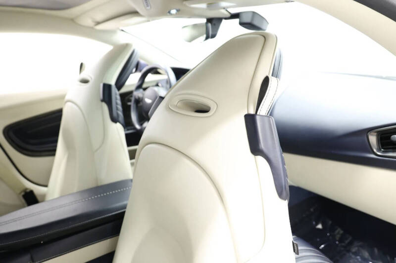 2019 Aston Martin DB11 V8