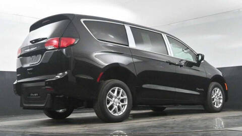 2025 Chrysler Voyager LX