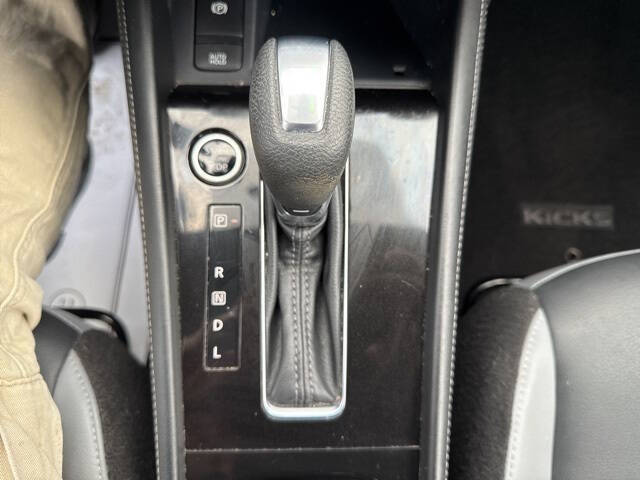 2024 Nissan Kicks SR