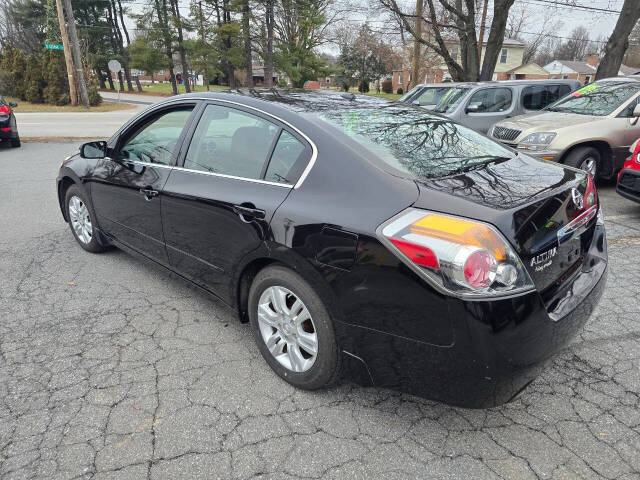 2012 Nissan Altima for sale at QUEENSGATE AUTO SALES in York, PA