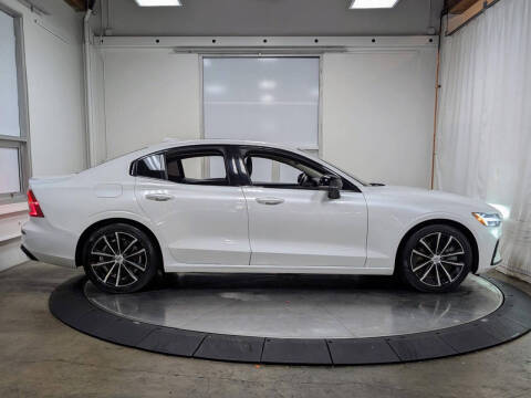 2023 Volvo S60 Recharge T8 Core Dark Theme