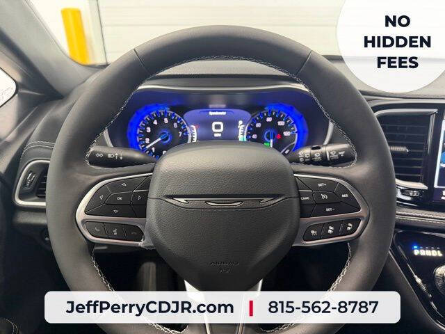 2027 Chrysler Pacifica Select