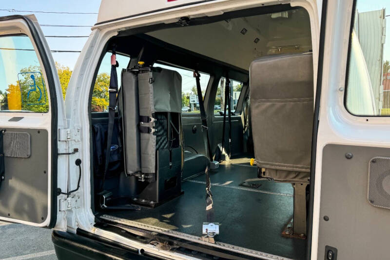 2011 Ford E-Series E-350 SD