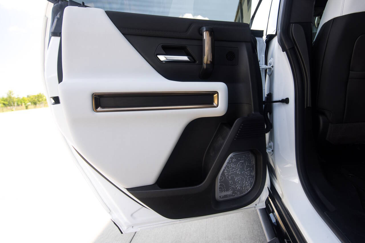 2022 GMC HUMMER EV 16