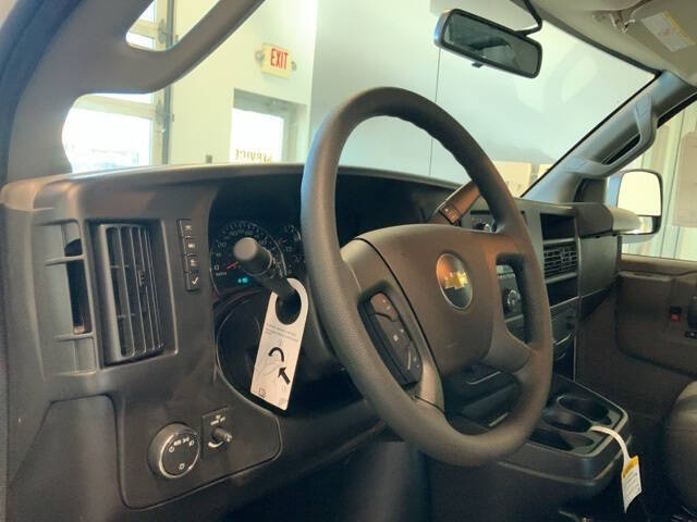 2025 Chevrolet Express 3500