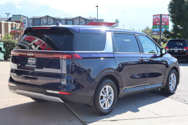 2024 Kia Carnival LX