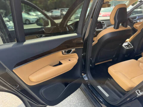 2016 Volvo XC90 T6 Momentum