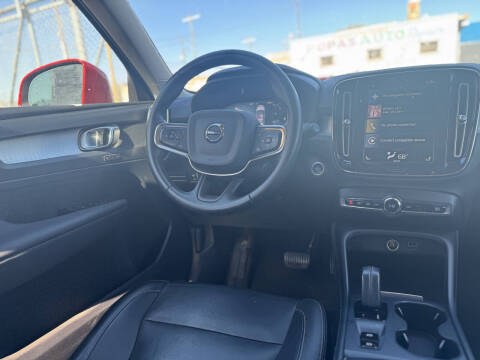 2021 Volvo XC40 T4 Momentum