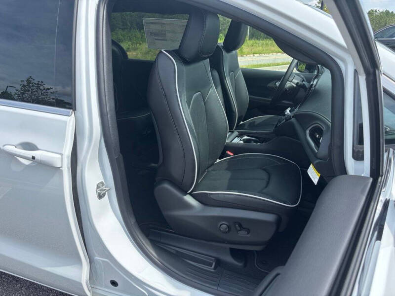 2027 Chrysler Pacifica Limited