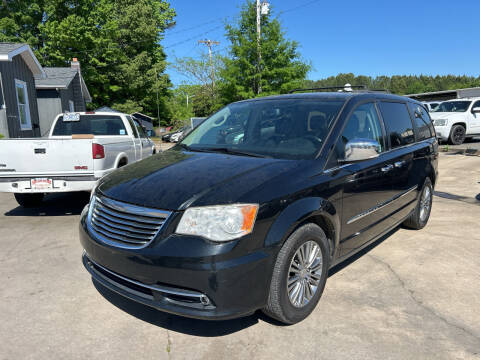 2014 Chrysler Town and Country for sale at EASTSIDE MOTORS, LLC in Albemarle NC