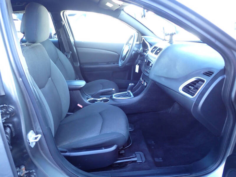 2012 Dodge Avenger SE