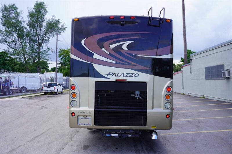 2015 Freightliner XCS Chassis