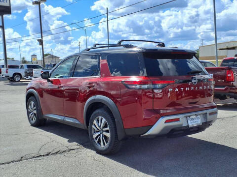 2022 Nissan Pathfinder SL