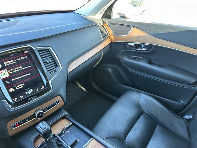 2021 Volvo XC90 T6 Momentum 7-Passenger